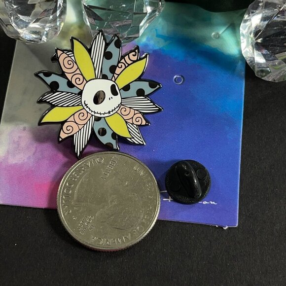 Jack Skeleton Lapel Pin Nightmare Christmas Flower Badge Brooch Gift Accessories - Picture 3 of 9